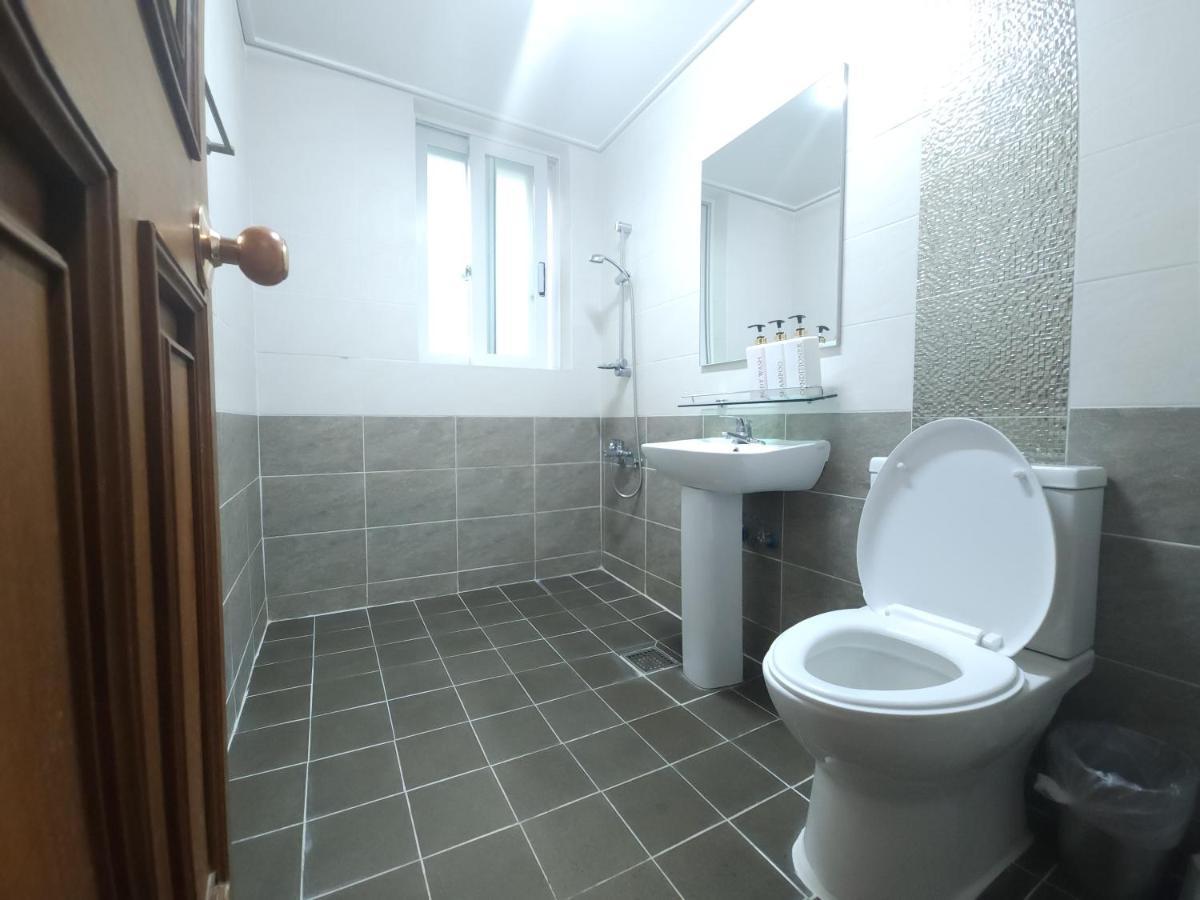 Hostel Oyo Myeongdong 5 *