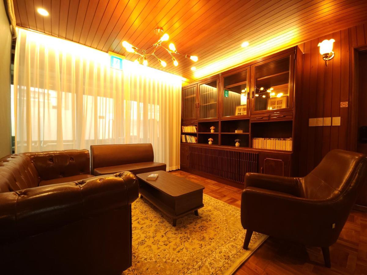 Asrama Oyo Myeongdong 5 *